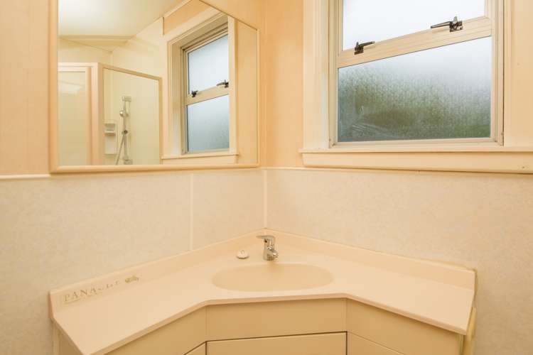 4 King Street Chertsey_25