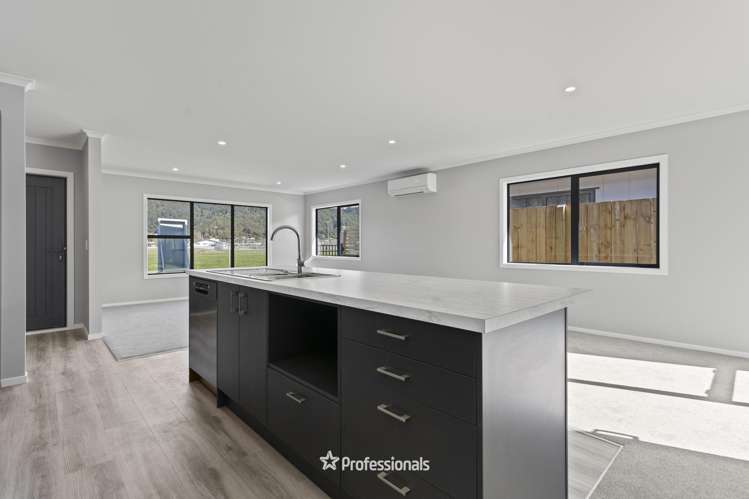 38 Harry Martin Lane Wainuiomata_2