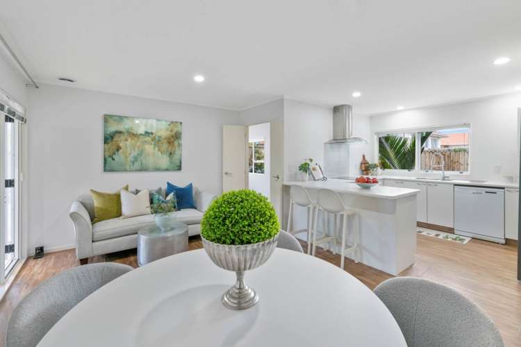 2/12 The Green Golflands_7