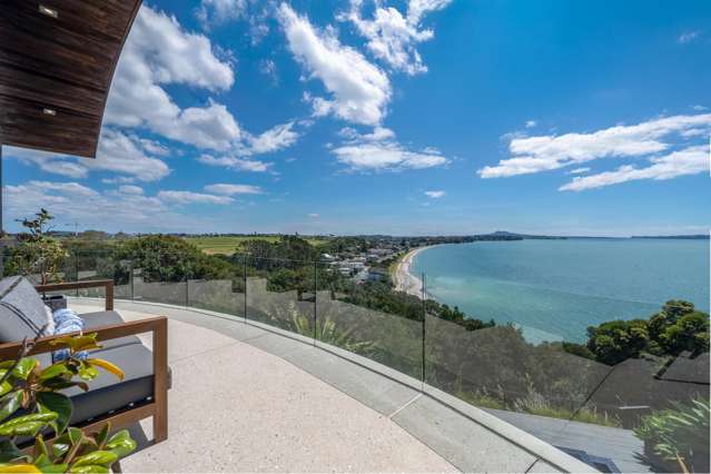 Commanding the Eastern Beach Horizon!