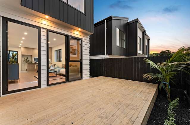 Freehold 4 Bedrooms Duplex & Extra Parking