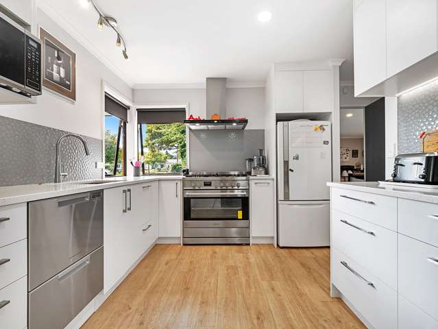 6 Stonebridge Park Drive Holdens Bay_4