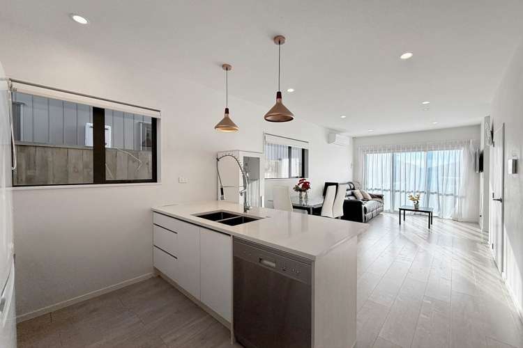 2 Christella Street Flat Bush_16