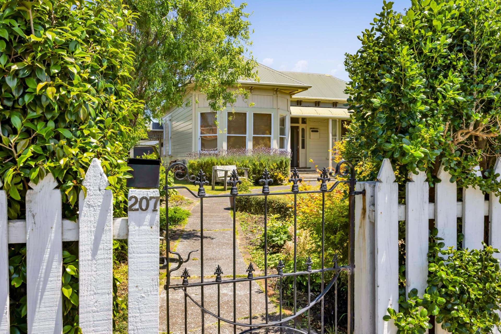 207 Egmont Street Patea_0