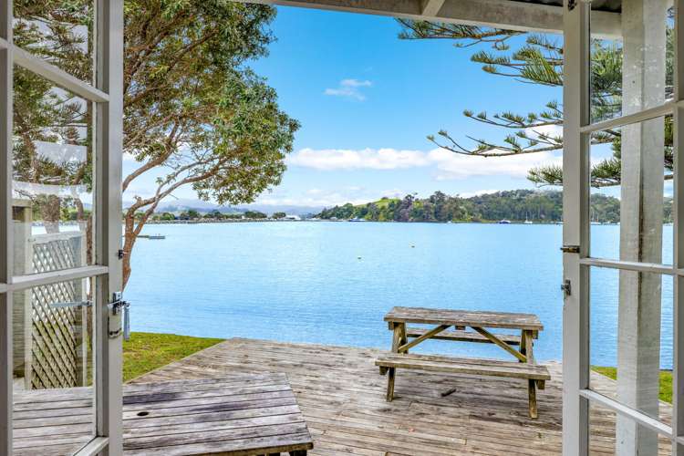 1334 Sandspit Road Sandspit_9