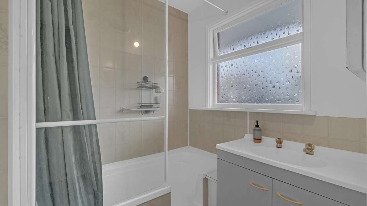 2/381 Main North Road_4