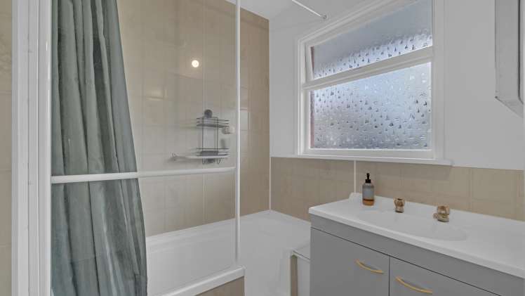 2/381 Main North Road Redwood_8