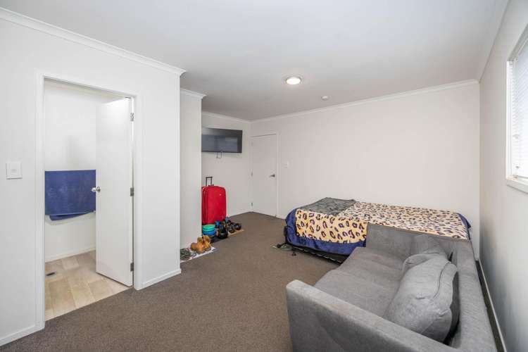 3/9 Greensboro Street Hamilton East_13