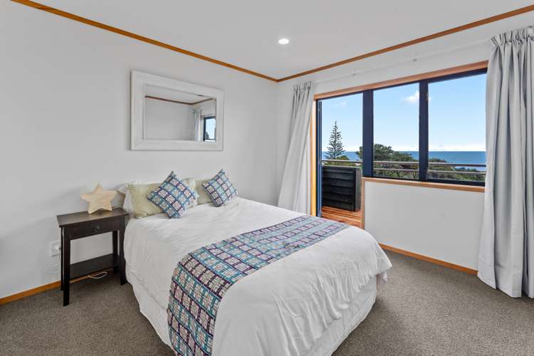 84 Domain Crescent Muriwai_15