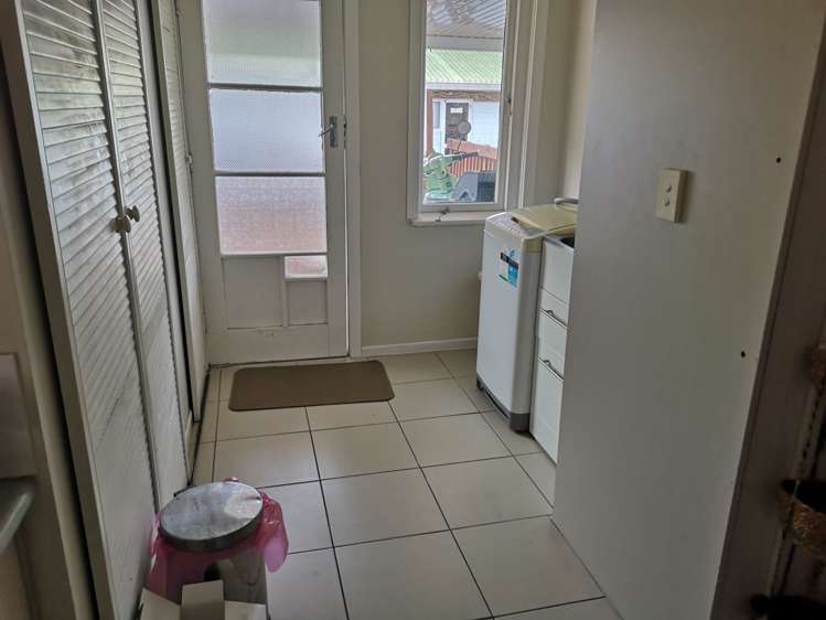 1/61 Beaubank Road Kelston_8