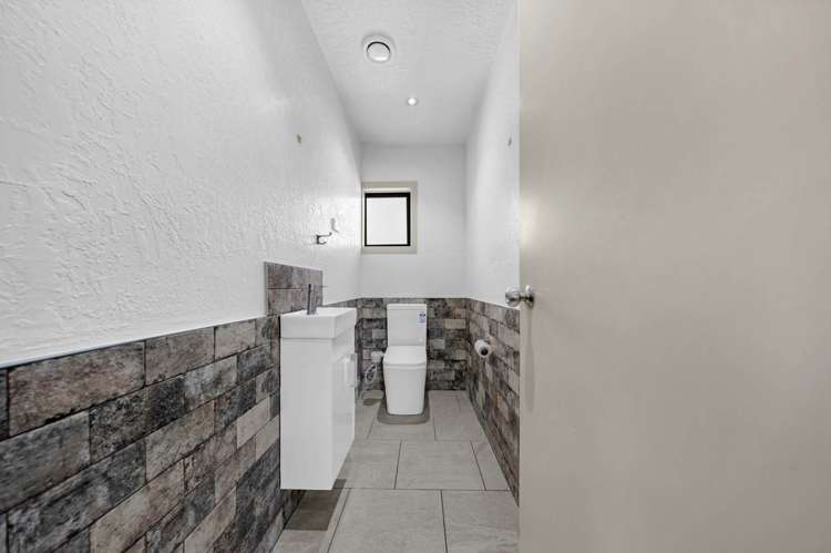 8 Papatahi Place Henderson_11