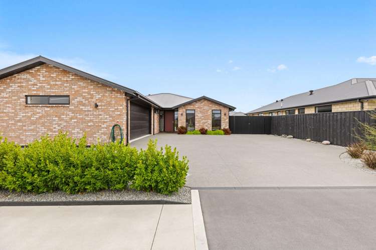 180 Faringdon Boulevard Rolleston_23