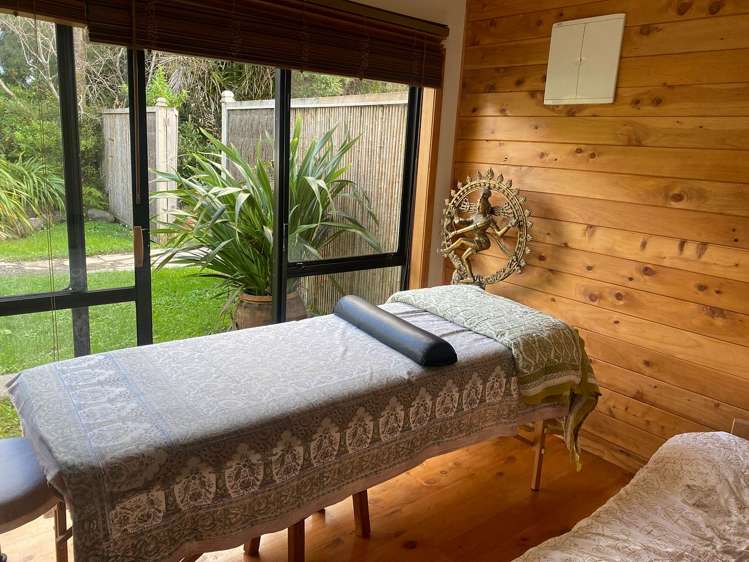 Kauri Cabin/128 Lone Kauri Road Karekare_23