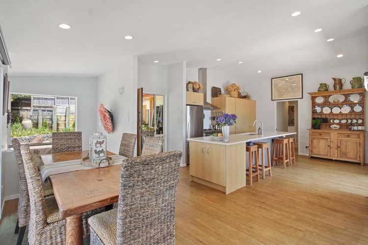 16a Crispe Road Clarks Beach_49