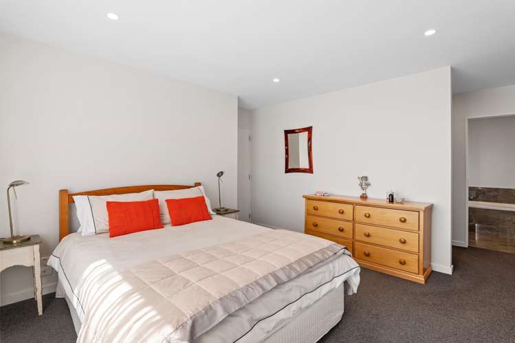 38 Carnaveron Drive Lincoln_19