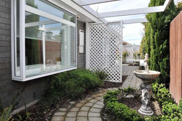 6 Kumai Place Sockburn_18