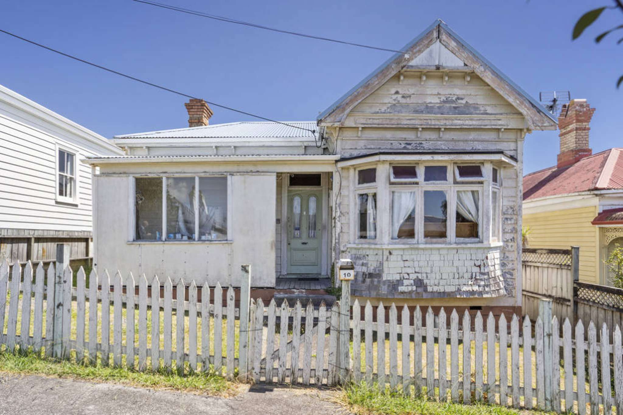 A tale of two dungers: $1.14m in Auckland v $266K in Gore