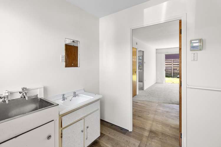 2/4 Herekawe Drive Spotswood_12