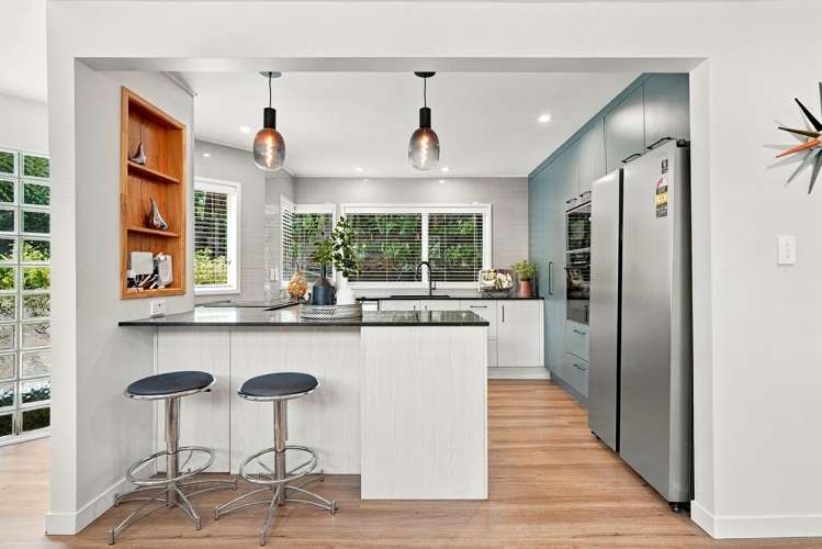 2/10 Wilding Avenue_4