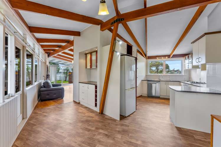 27 Colmar Road Mellons Bay_15