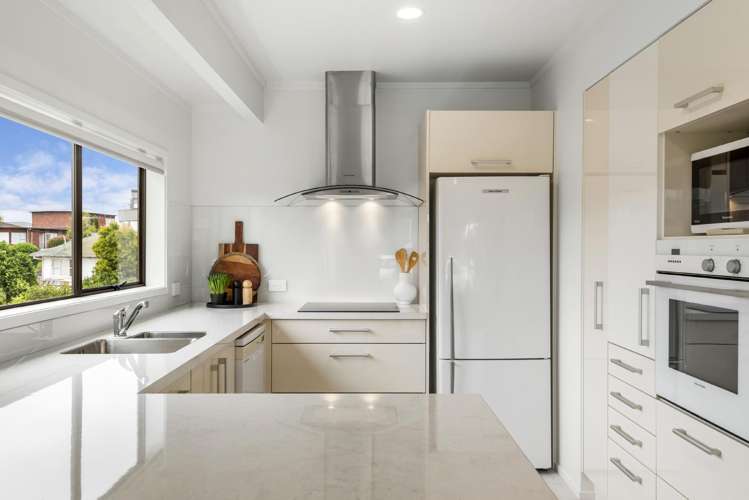 1/27 Knightsbridge Drive Forrest Hill_6