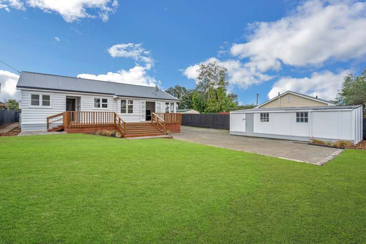 10 Buchanan Road Kingseat_14