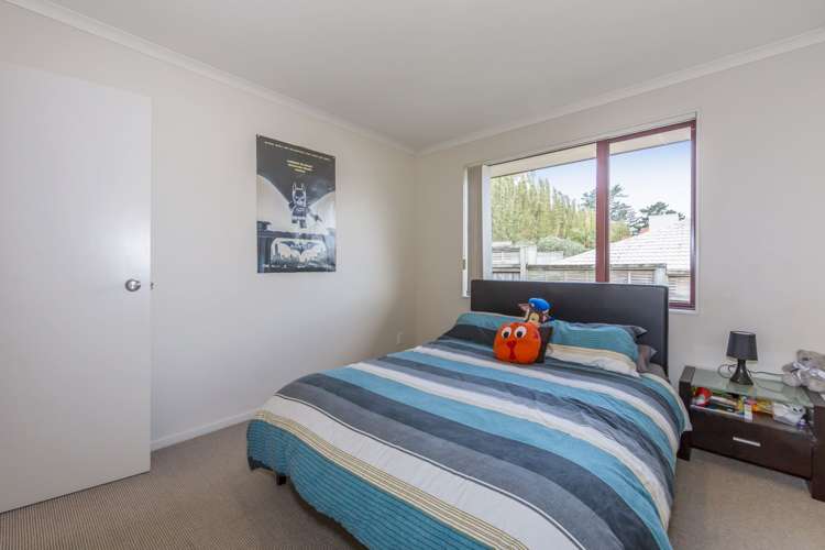 8 Fernbank Lane Greenhithe_17