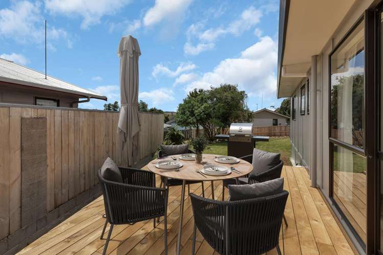 114 Paramount Parade_4