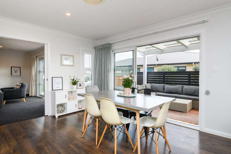 7 Roots Street East Feilding_15