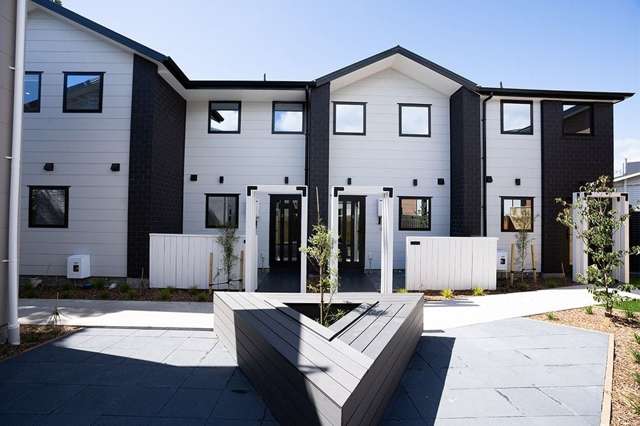 Brand new town-house, 5/99 Waiwhetu Road, Waterloo