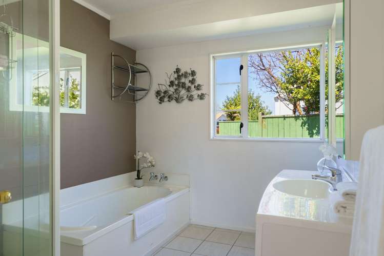 8 Montague Way Taradale_10