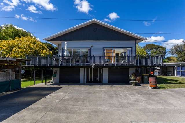 Spacious Waimauku Family Home
