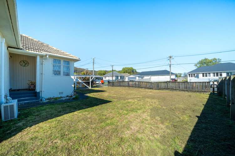 17 Strand Crescent Naenae_18