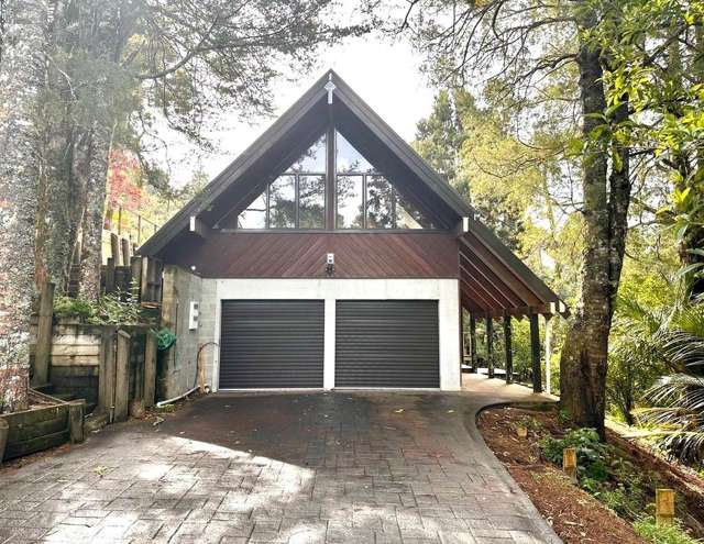 Stunning Views + Spa Pool  Unique Waiatarua L...