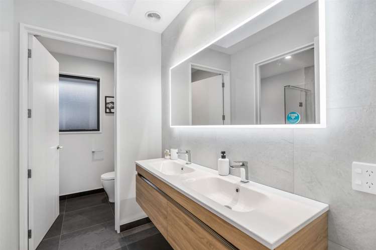 68 Vernon Drive Lincoln_12