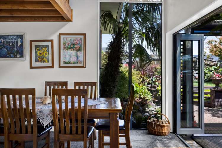 9 Elizabeth Grove Stratford_14