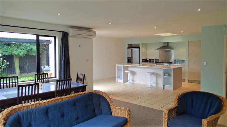 24 Glastonbury Drive Burwood_1