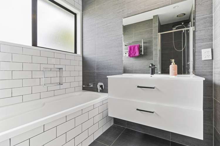 1/10 Catkin Crescent Papatoetoe_10