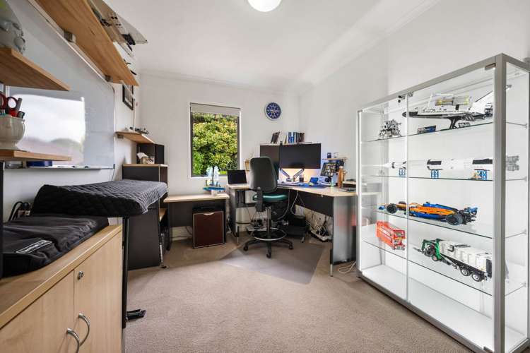 26 Greenbough Lane Greenhithe_19