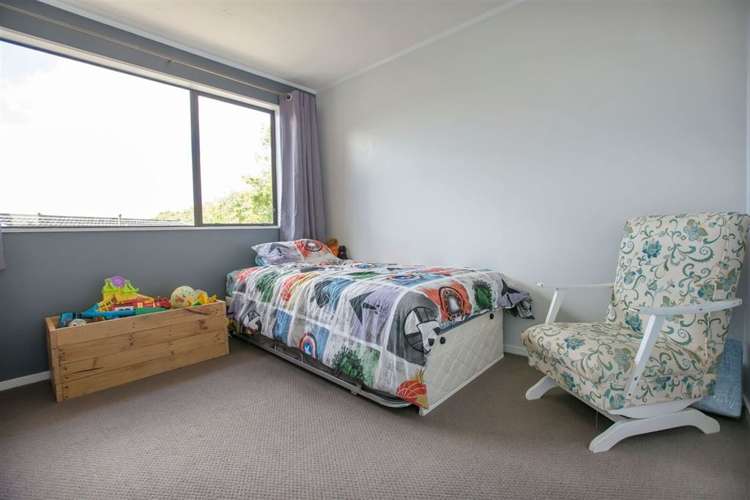 76 Omapere Street Whitby_14