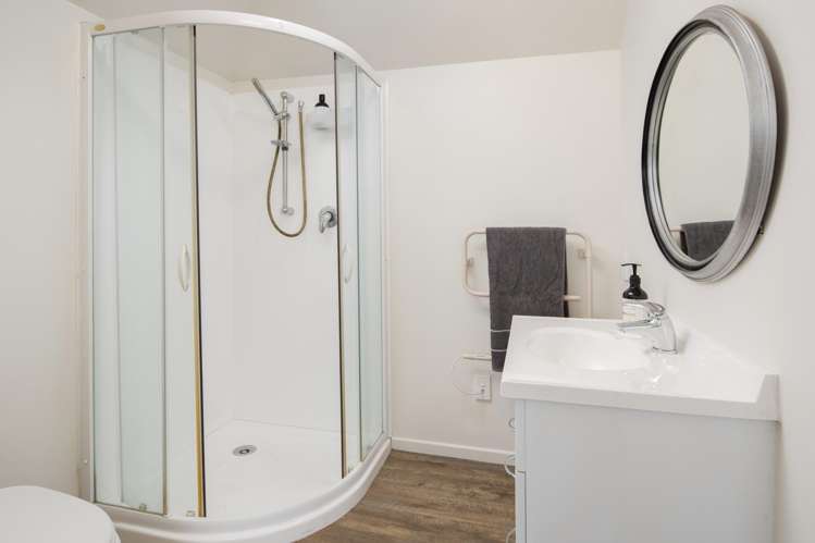 8 and 8a Angle Street Picton_20