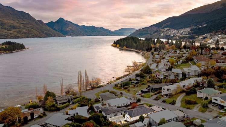 9 Suburb Street Queenstown_18