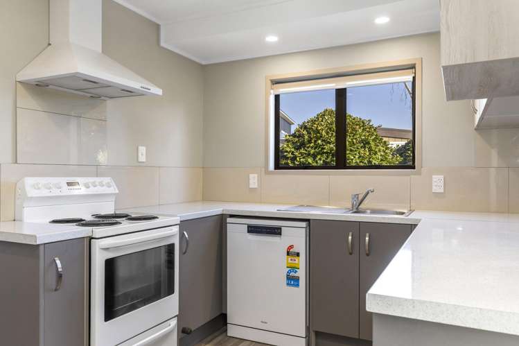 2/7 Kathleen Place Rainbow Point_12