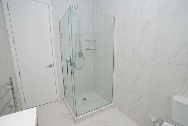 59 Bernard Magnus Lane Greenhithe_8