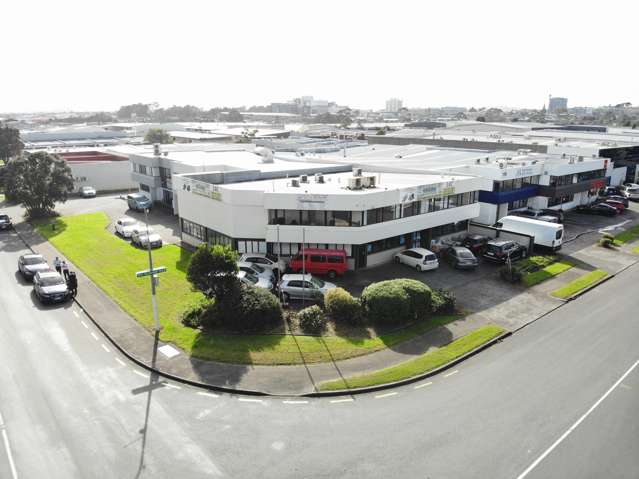 Prime industrial corner site in the heart of Wiri