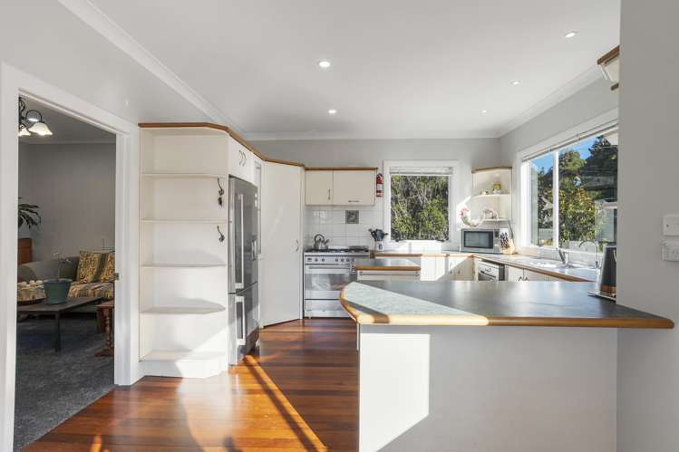 27 Tui Crescent Waiatarua_12
