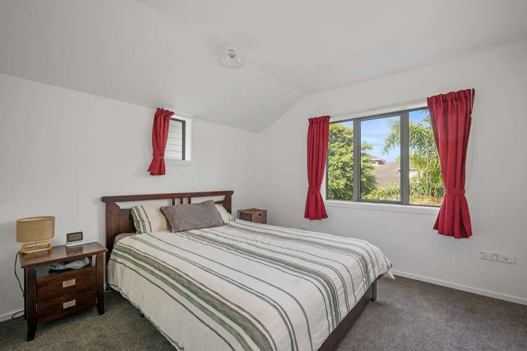 2/4 John Jennings Drive Oteha_9