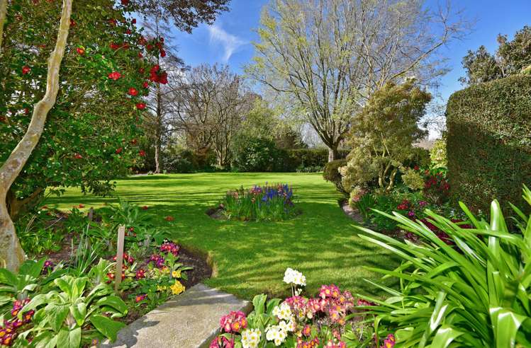 2 Sarsfield Street Southbridge_14