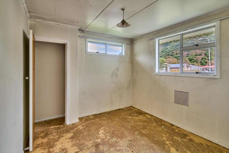 6 Orewa Grove Wainuiomata_6