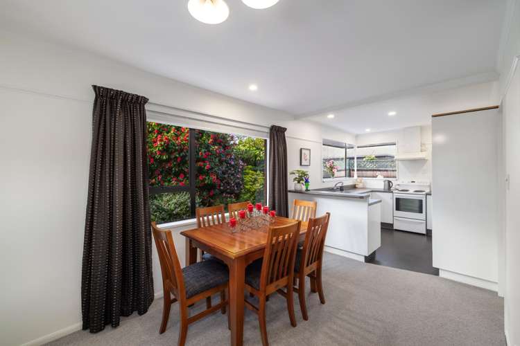 2/6 Goodall Place Redwood_5